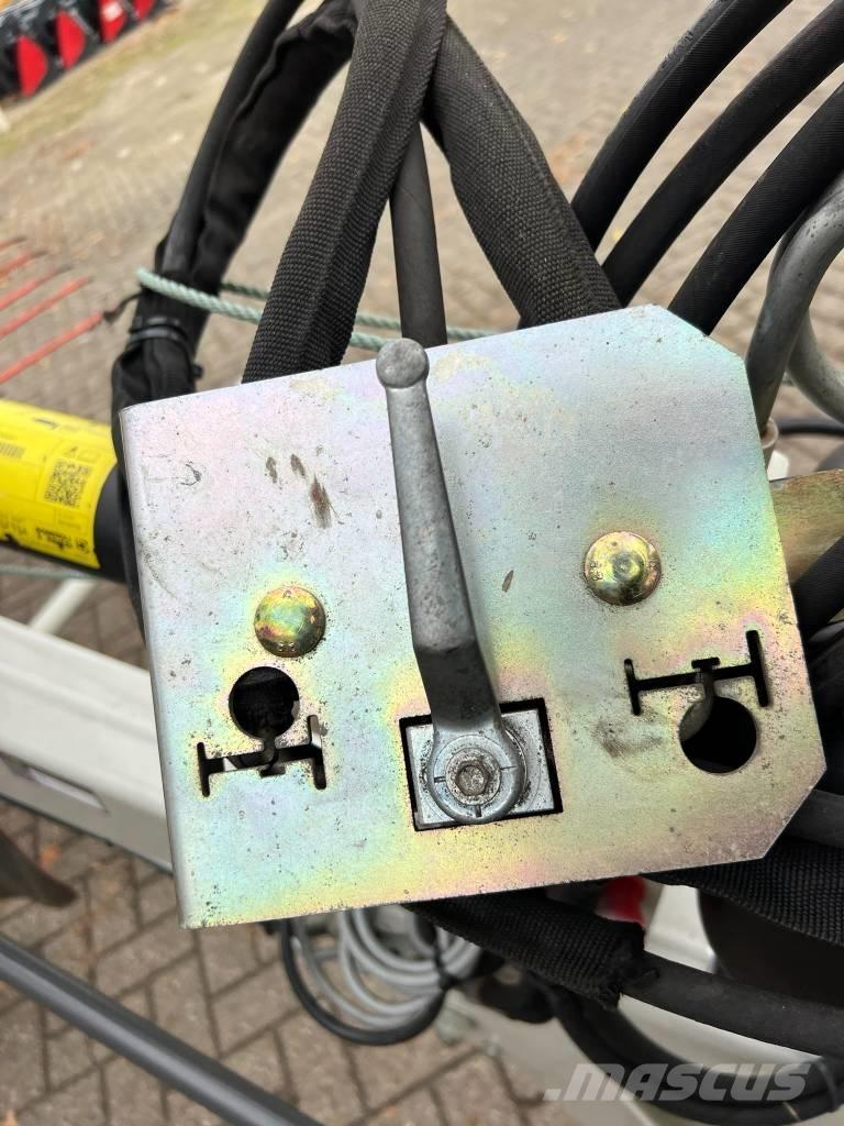 CLAAS Liner 2900 堆草機