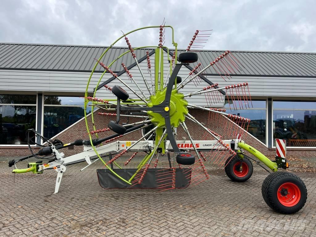 CLAAS Liner 2900 堆草機