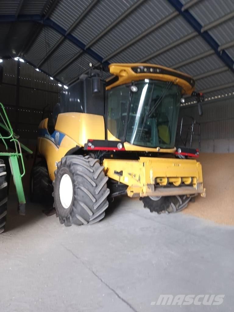 New Holland Cx 6.90 聯合收穫機