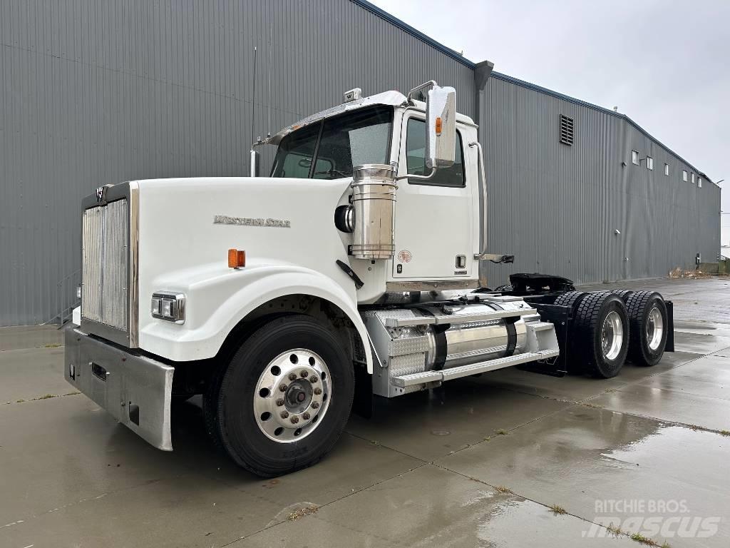 Western Star 4900 SF 曳引機組件