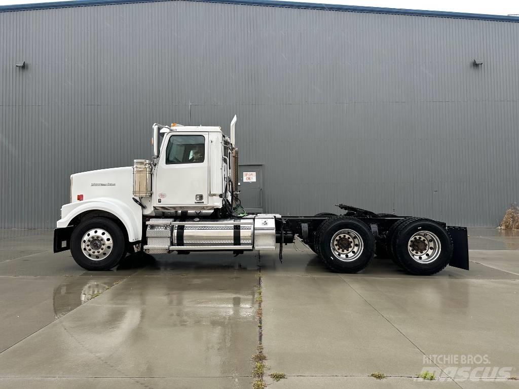 Western Star 4900 SF 曳引機組件