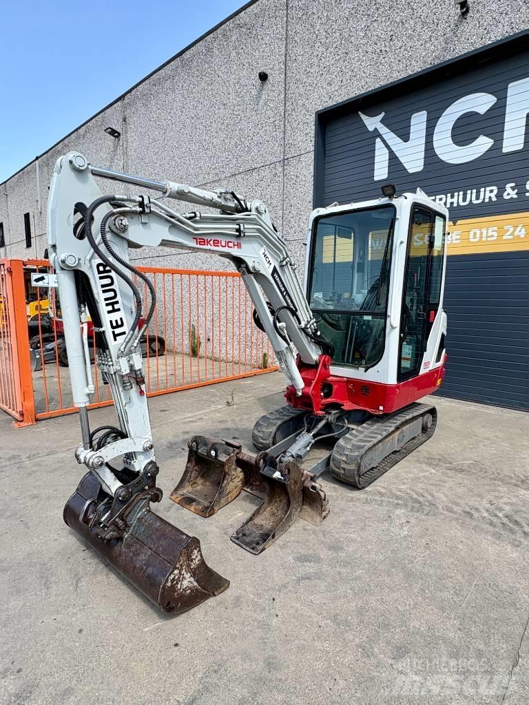 Takeuchi TB 225 小型挖土機/掘鑿機<7t(小型挖掘機)