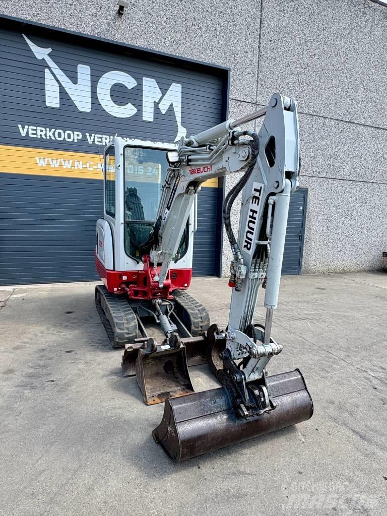 Takeuchi TB 225 小型挖土機/掘鑿機<7t(小型挖掘機)