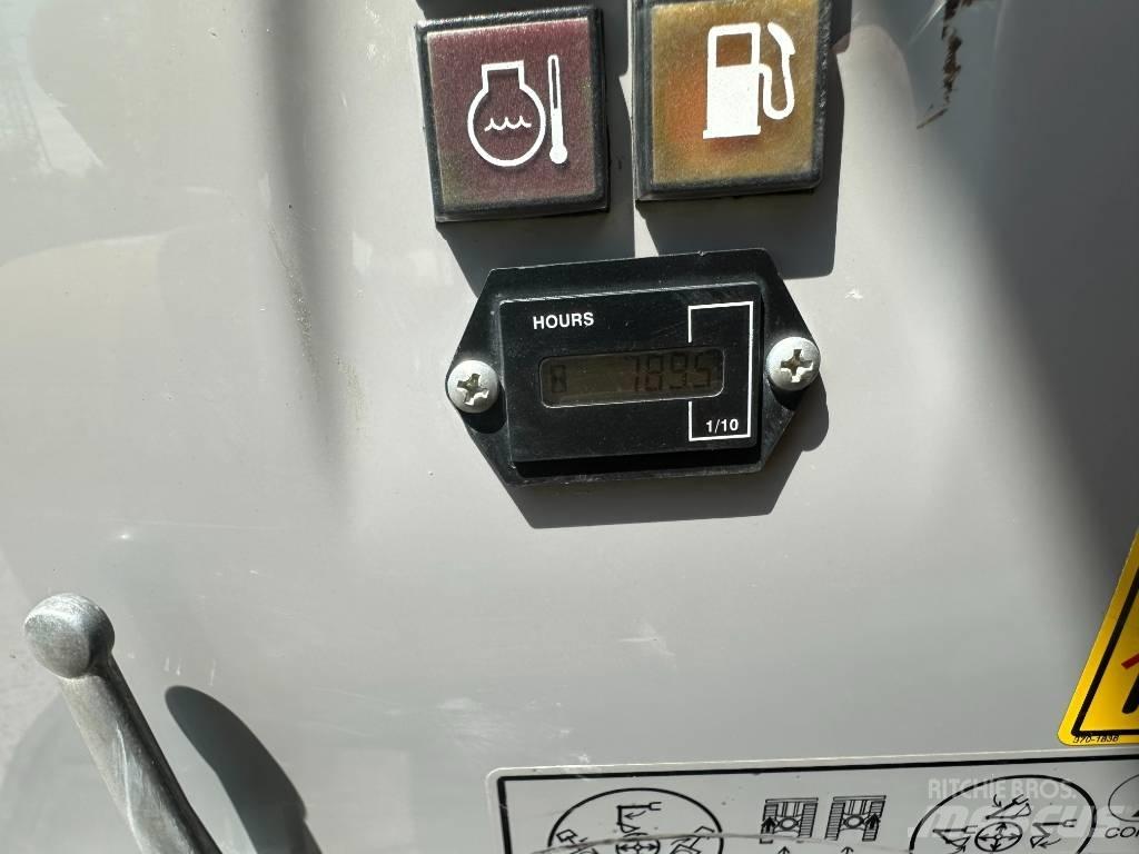 CAT 300.9 D 小型挖土機/掘鑿機<7t(小型挖掘機)
