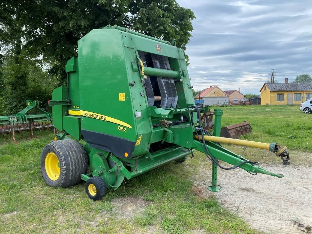 John Deere 852 圓型牧草打包機