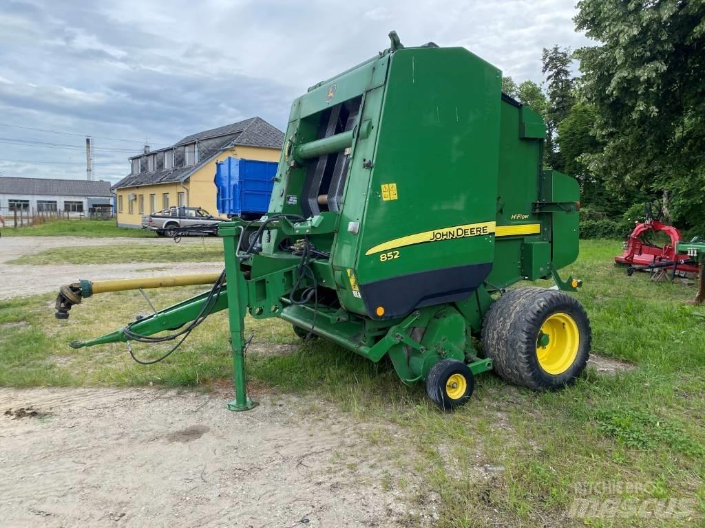 John Deere 852 圓型牧草打包機