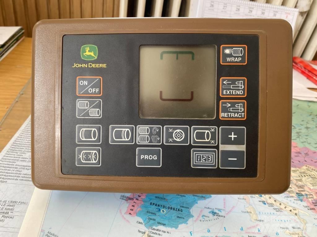 John Deere 852 圓型牧草打包機