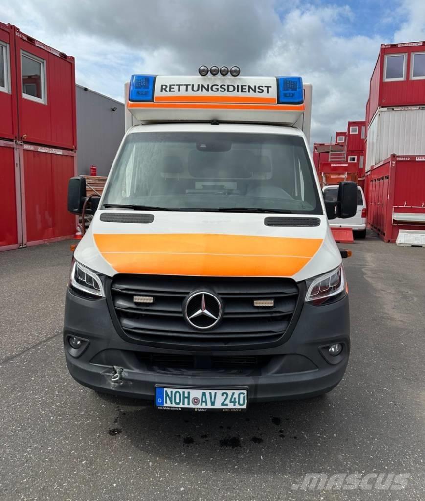Mercedes-Benz 1000 救護車