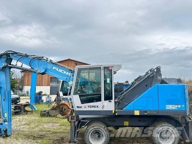 Fuchs MHL 320 廢棄物/工業用操作車