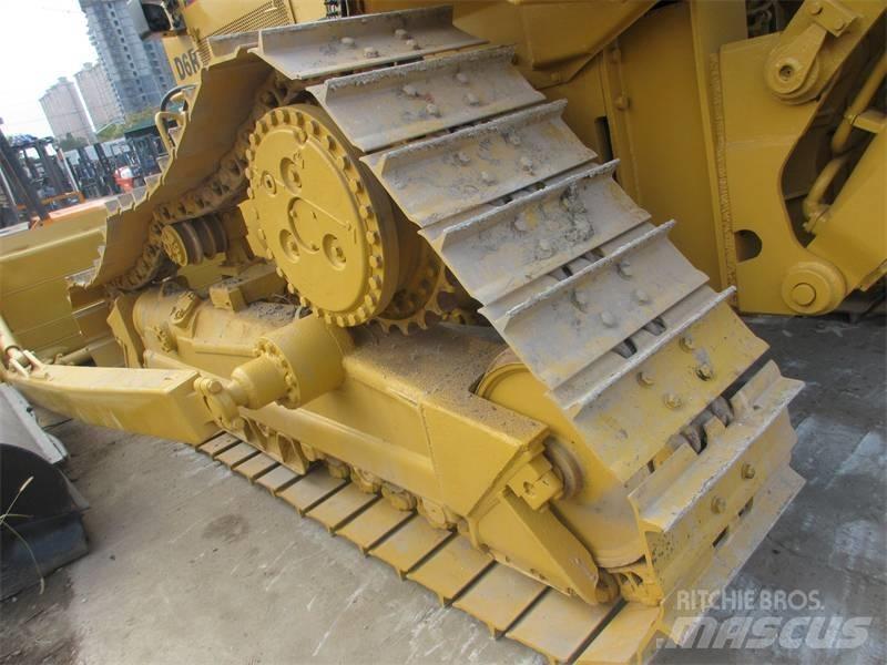 CAT D 6 R 平土機