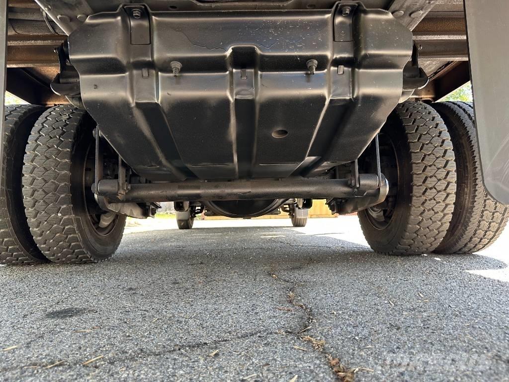 Ford F 550 卡車裝載高空作業車