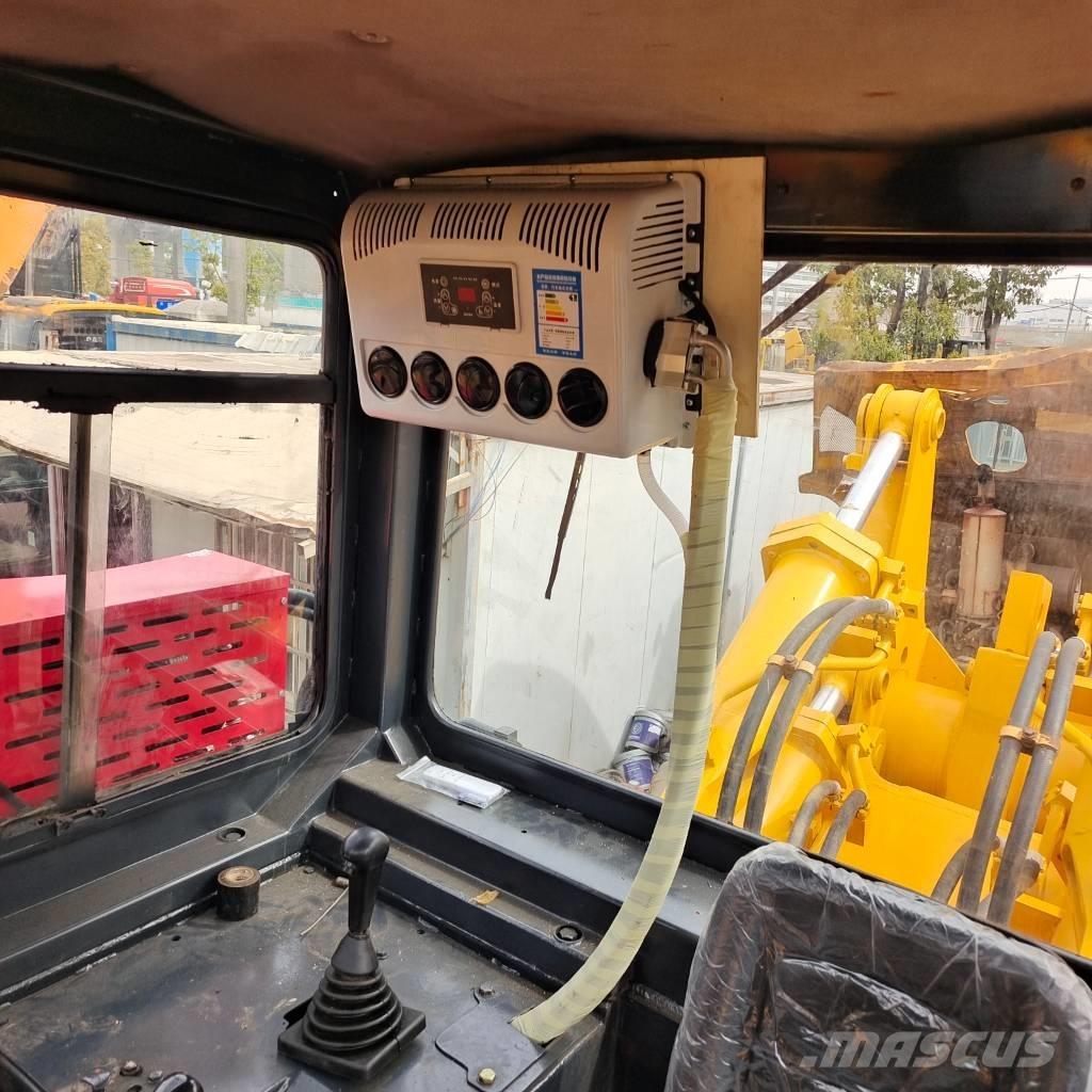 Shantui SD 32 履帶推土機