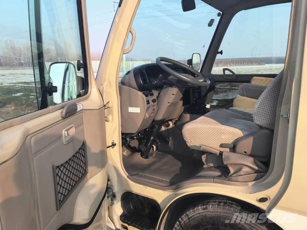 Toyota Coaster Bus 迷你巴士