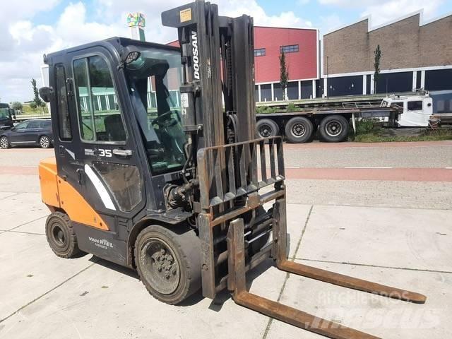 Doosan D 35 C-7 柴油卡車