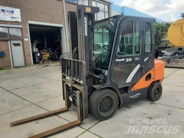 Doosan D 35 C-7 柴油卡車