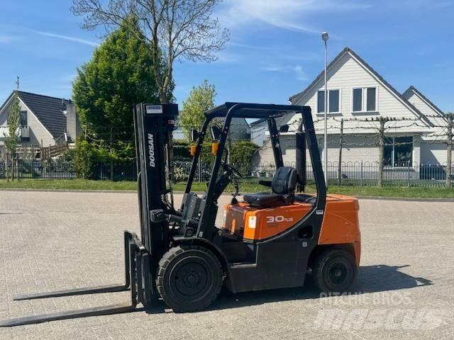 Doosan D30 Plus 柴油卡車