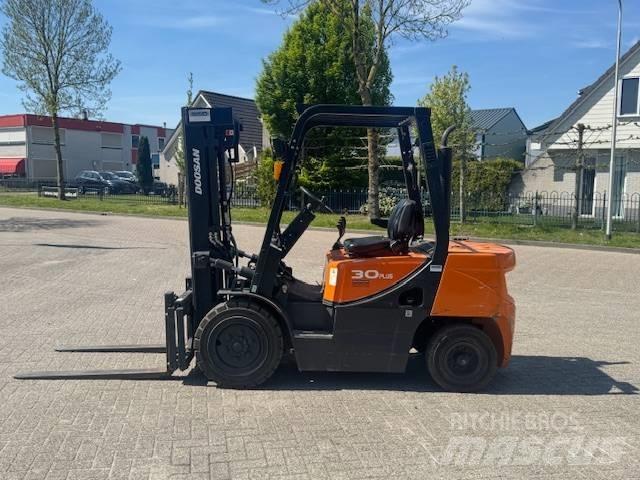 Doosan D30 Plus 柴油卡車