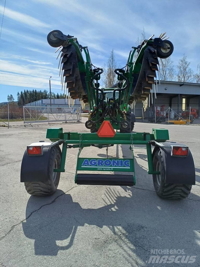 Agronic WRT 900 堆草機
