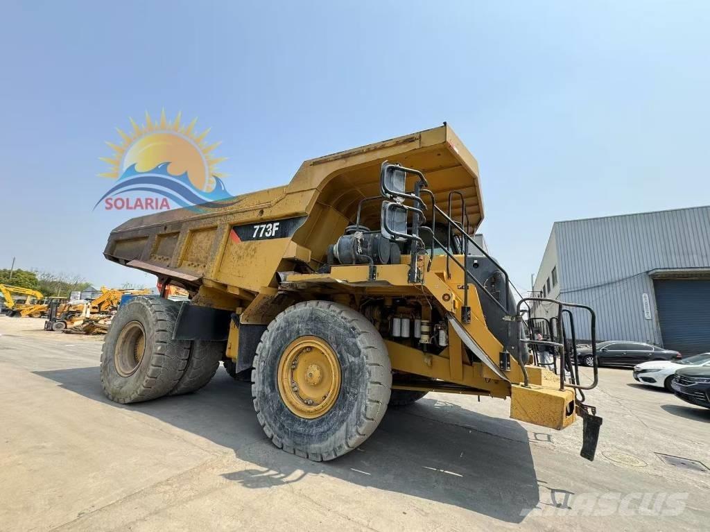 CAT 773 F 鉸接式起吊車