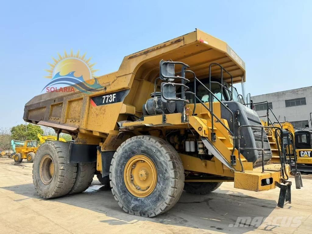 CAT 773 F 鉸接式起吊車