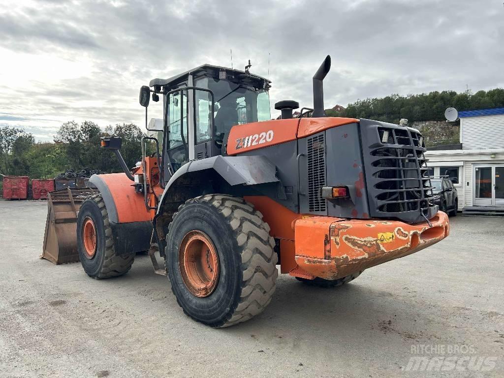 Hitachi ZW 220 輪胎式裝載機