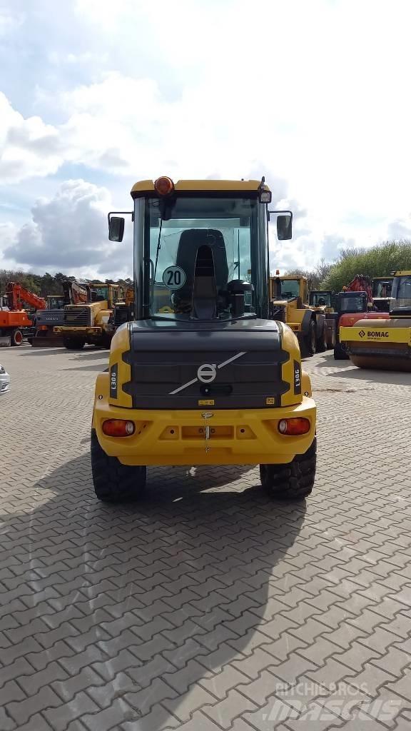 Volvo L 30 G 輪胎式裝載機