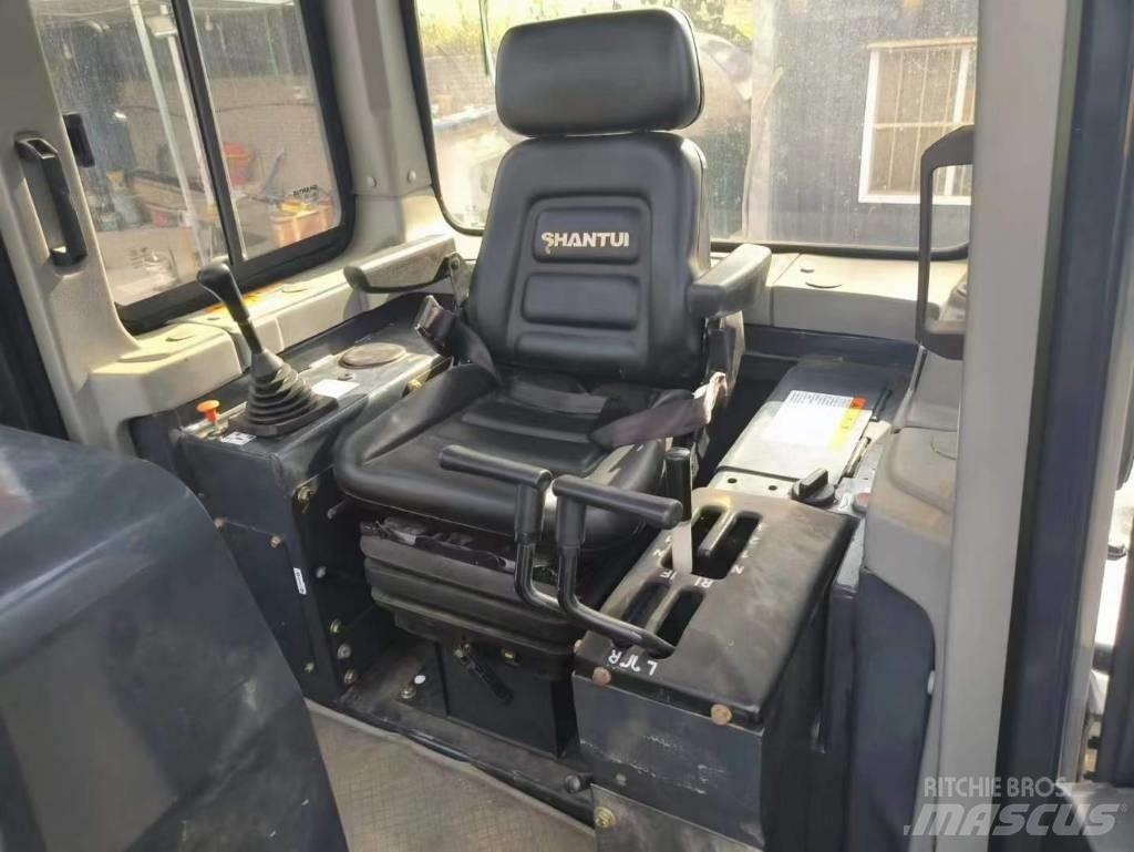 Shantui SD 16 履帶推土機