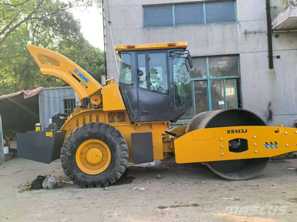 XCMG XS 143 單輪滾壓機