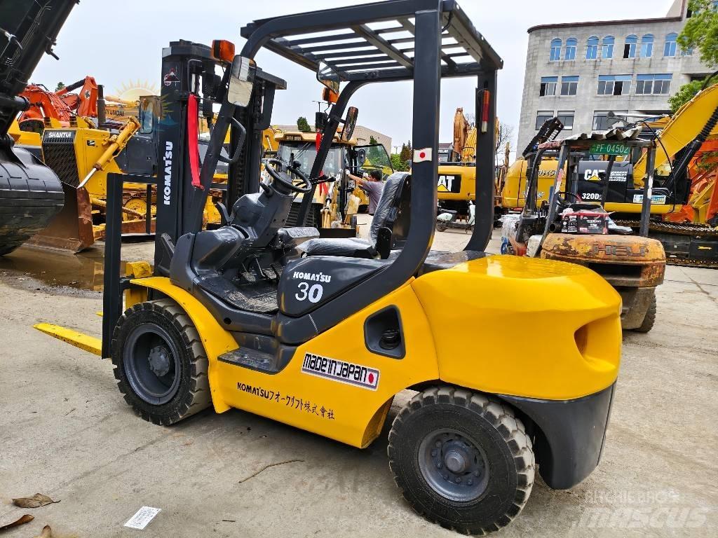 Komatsu FD 30 T-16 柴油卡車