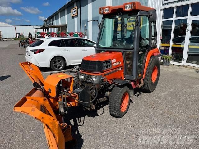 Kubota ST 30 小型曳引機