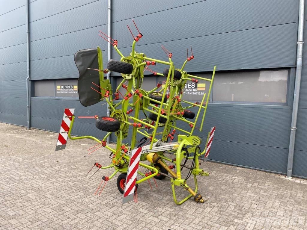 CLAAS Volto 870 耙與翻草機