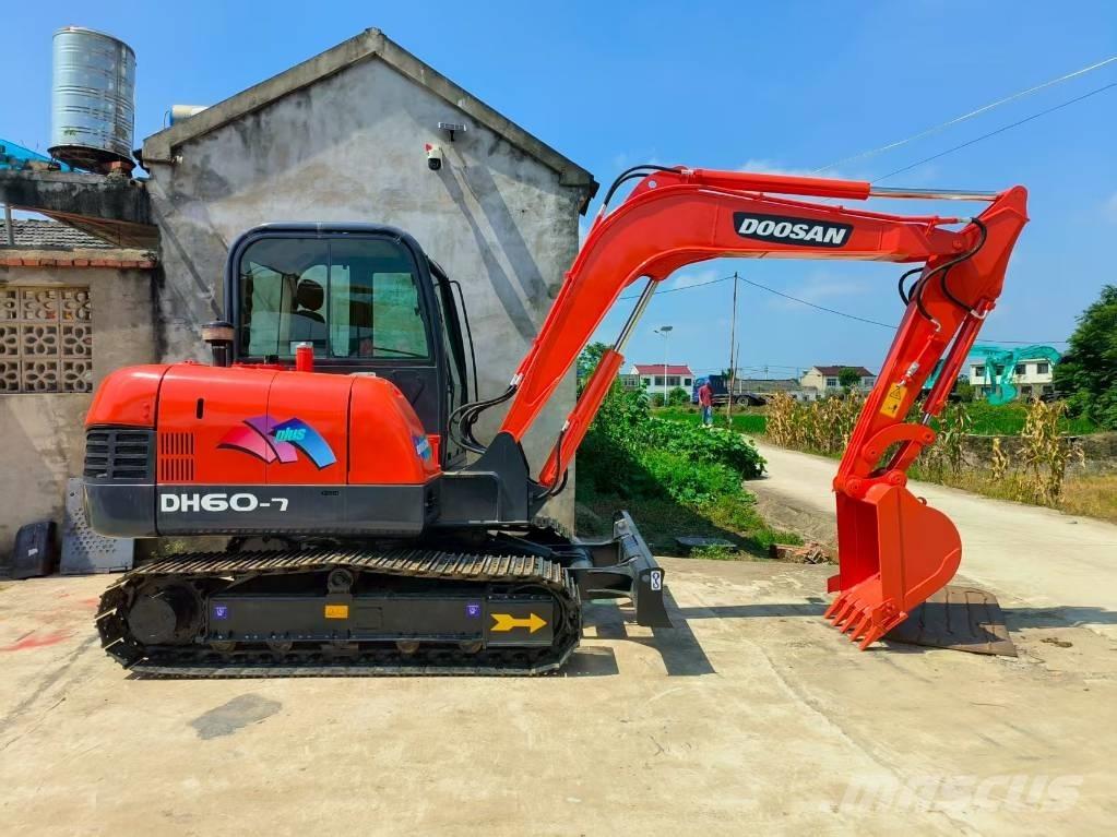 Doosan DH 60 小型挖土機/掘鑿機<7t(小型挖掘機)