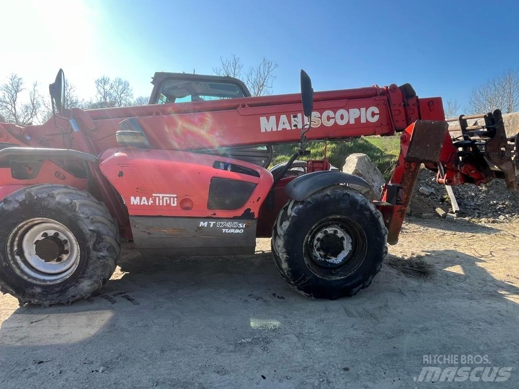 Manitou 1740 伸縮臂操作車