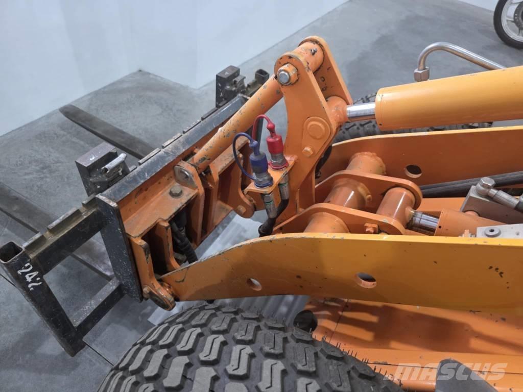 Knikmops KM 130 小型裝載機
