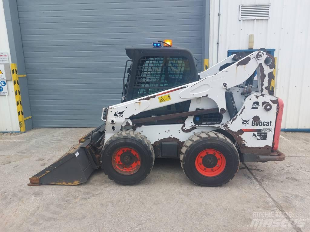 Bobcat 377 滑移轉向裝載機