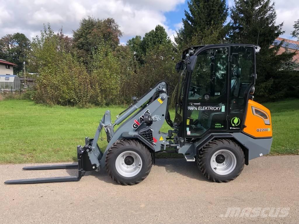 GiANT G 2200 E 多功能裝載機