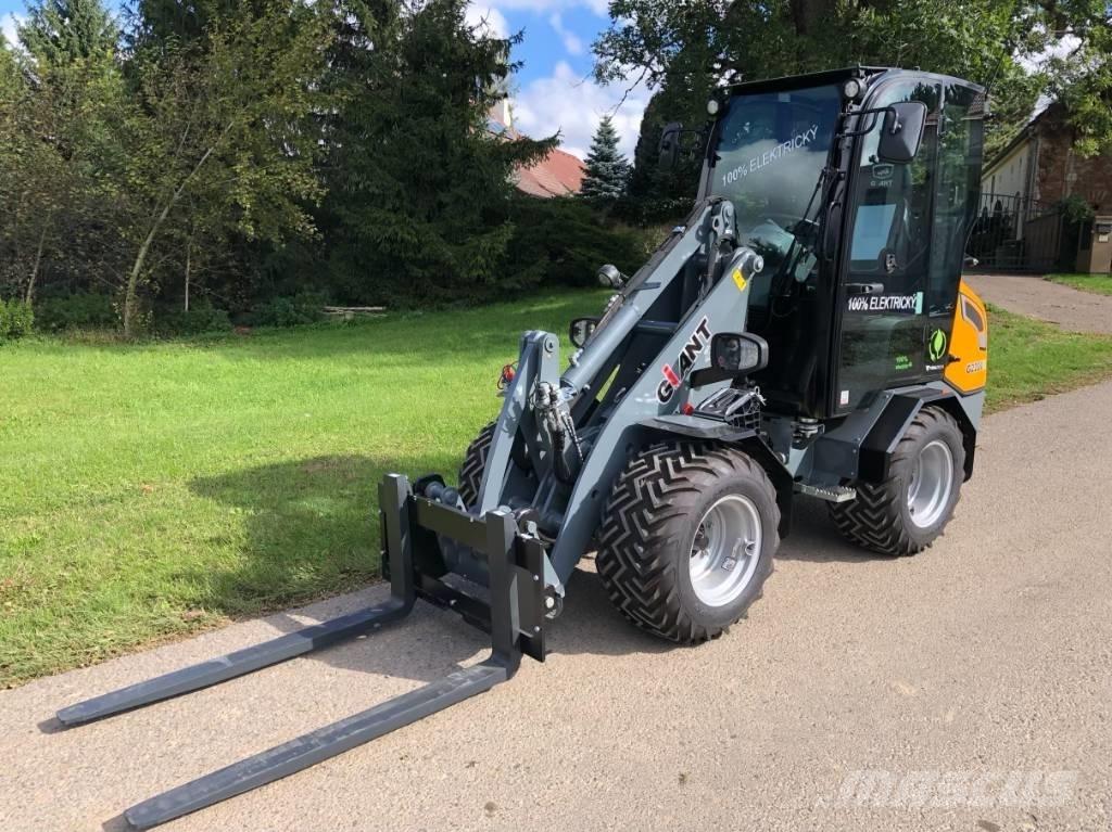 GiANT G 2200 E 多功能裝載機