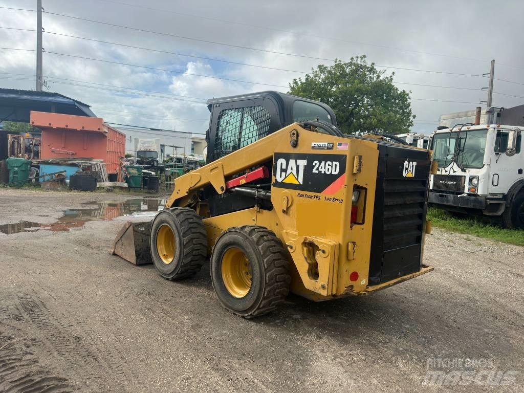 CAT 246 D 滑移轉向裝載機