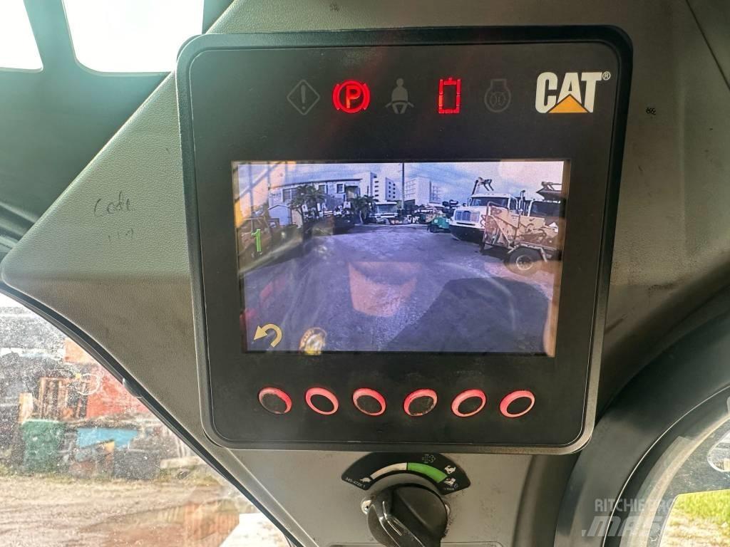 CAT 246 D 滑移轉向裝載機
