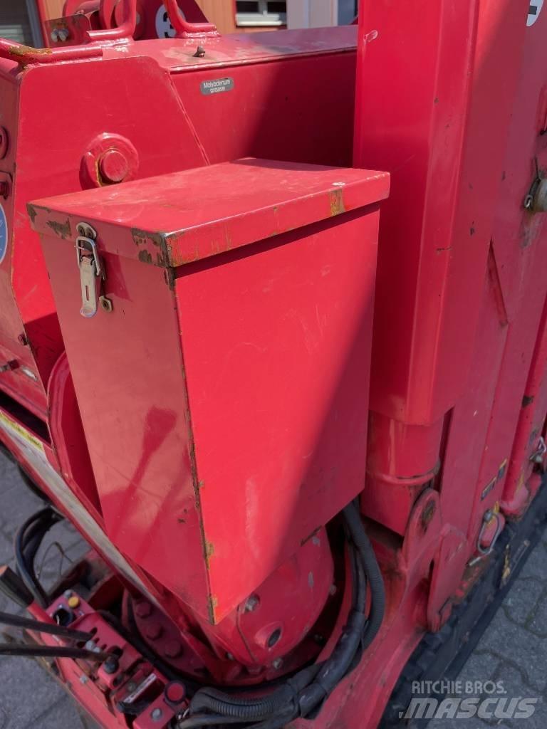 Unic URW-095 履帶式起重機