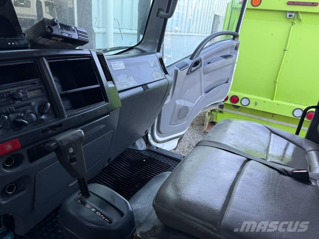 Isuzu NRR 垃圾車