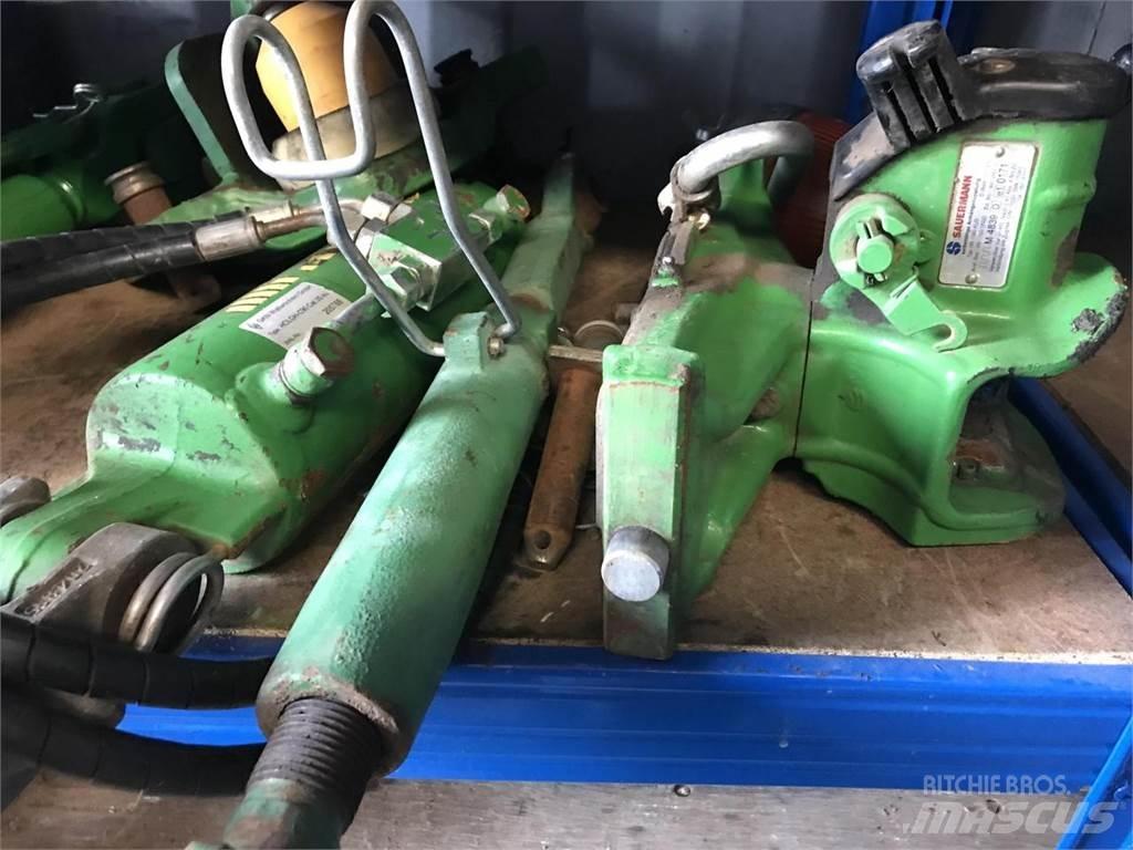 John Deere 6215R 曳引機