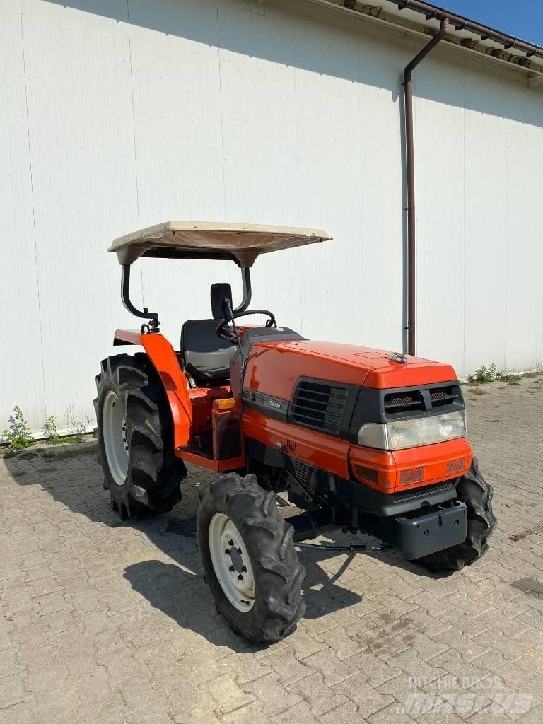 Kubota GL320 小型曳引機