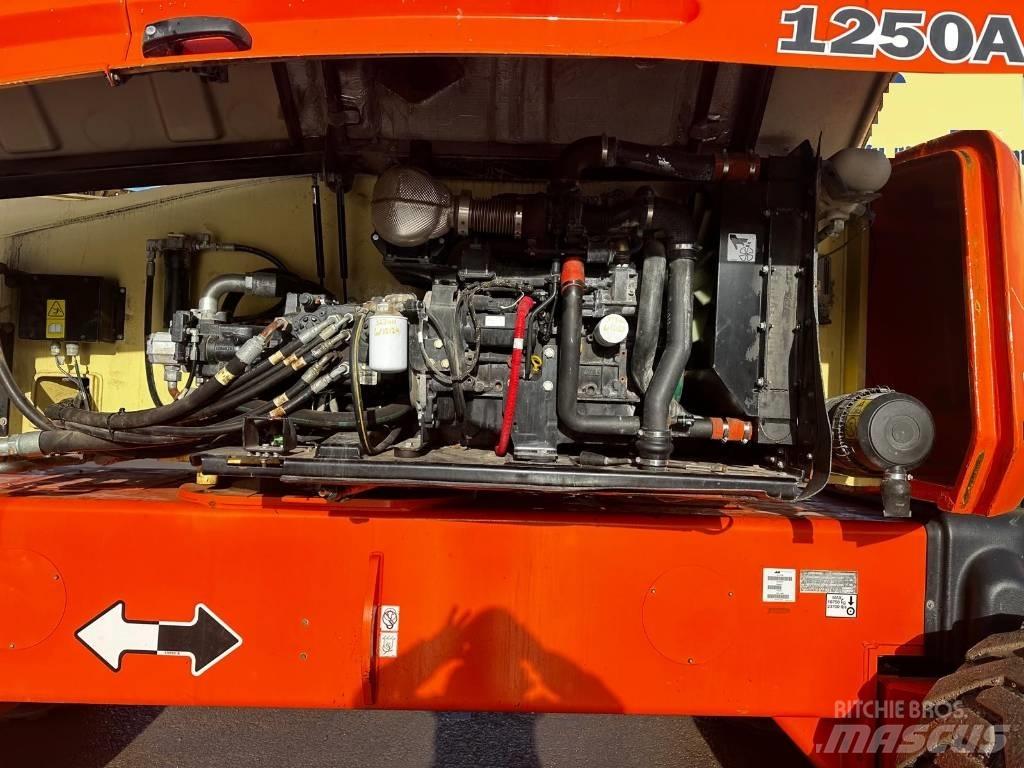 JLG 1250 AJP 曲臂高空作業車