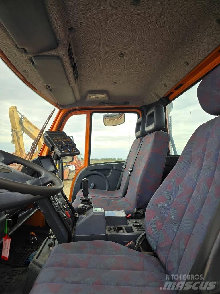 Unimog U300 多用途機械