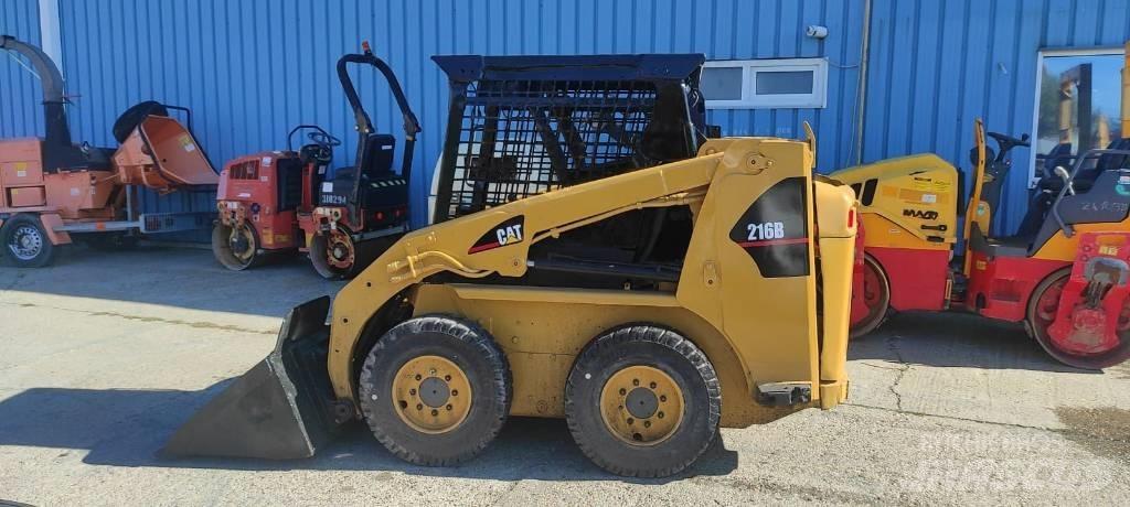 CAT 216 滑移轉向裝載機