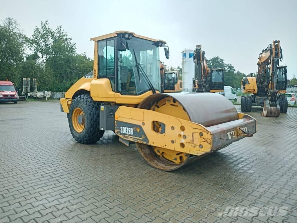 Volvo SD 135 B 單輪滾壓機