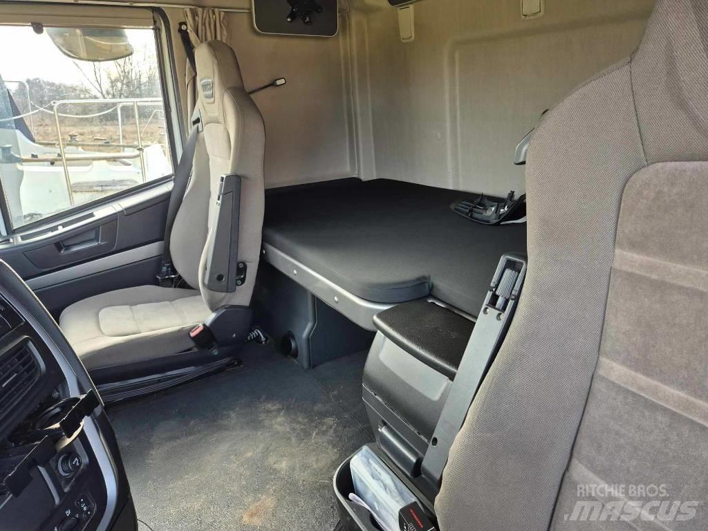 Iveco Stralis 420 平板 / 絞盤 卡車