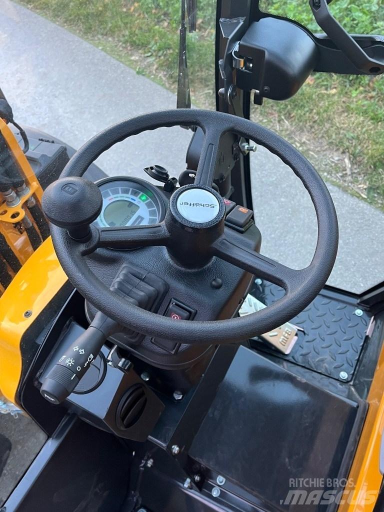Schäffer 2430 SLT 滑移轉向裝載機