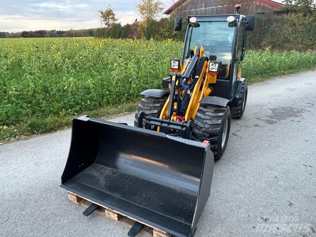 Schäffer 2430 SLT 滑移轉向裝載機